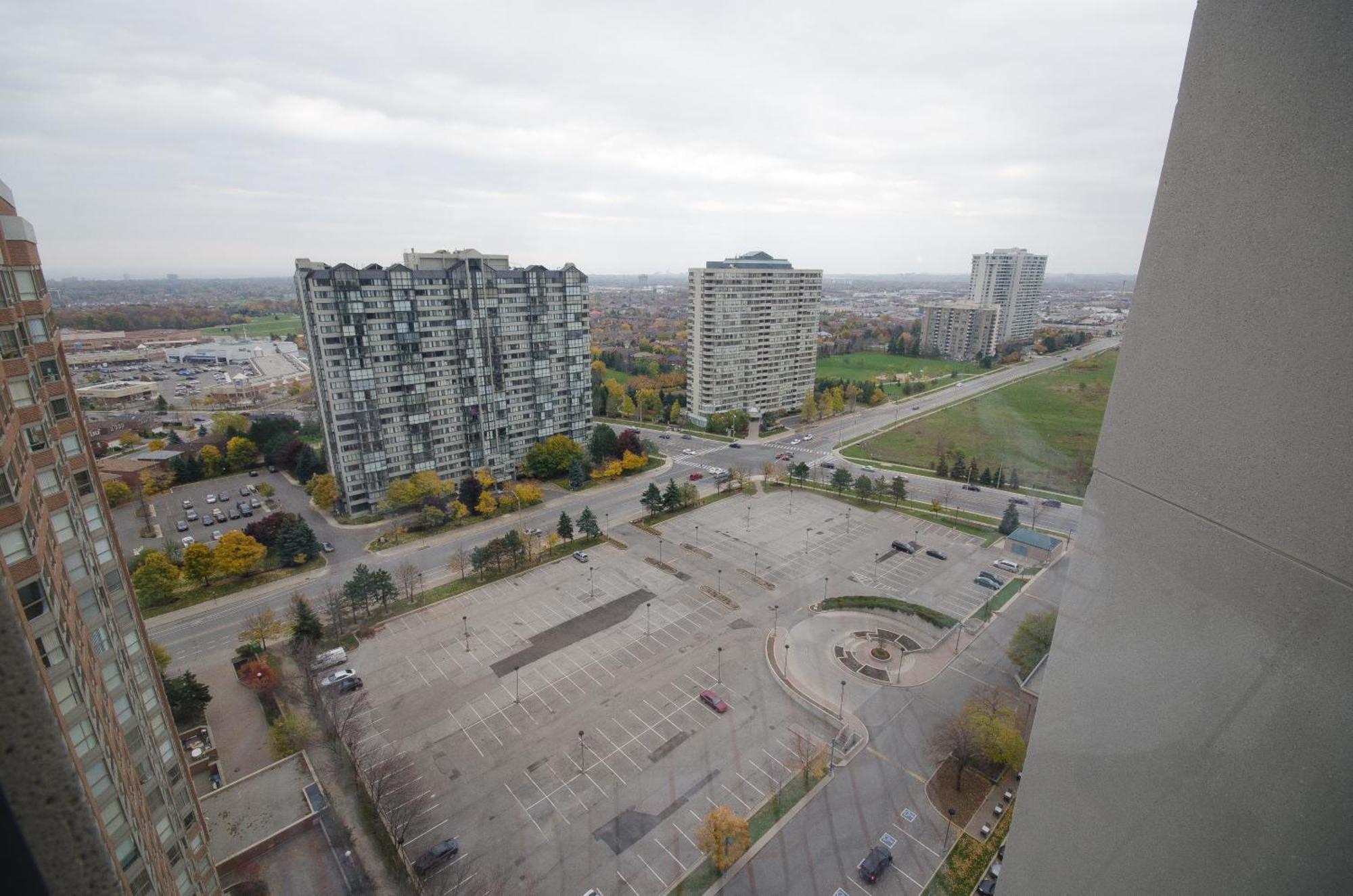 Royal Stays Furnished Apartments - Square One Мисисага Стая снимка