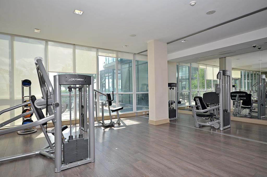 Royal Stays Furnished Apartments - Square One Мисисага Екстериор снимка