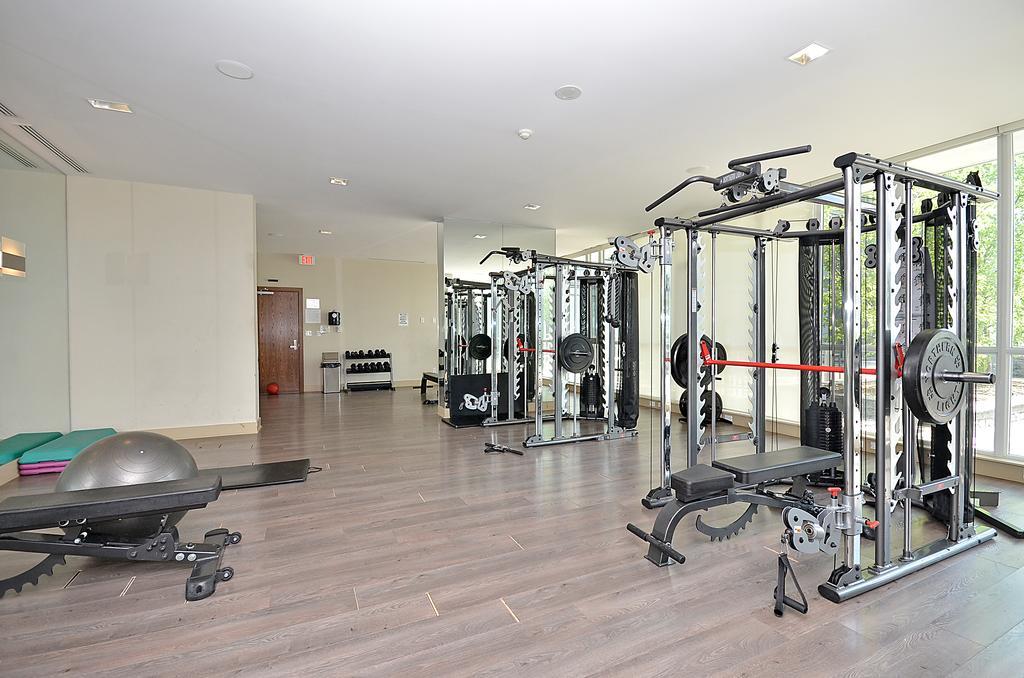 Royal Stays Furnished Apartments - Square One Мисисага Екстериор снимка