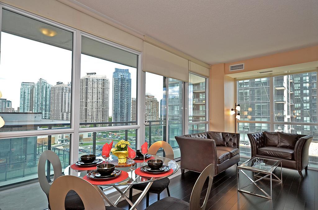 Royal Stays Furnished Apartments - Square One Мисисага Екстериор снимка