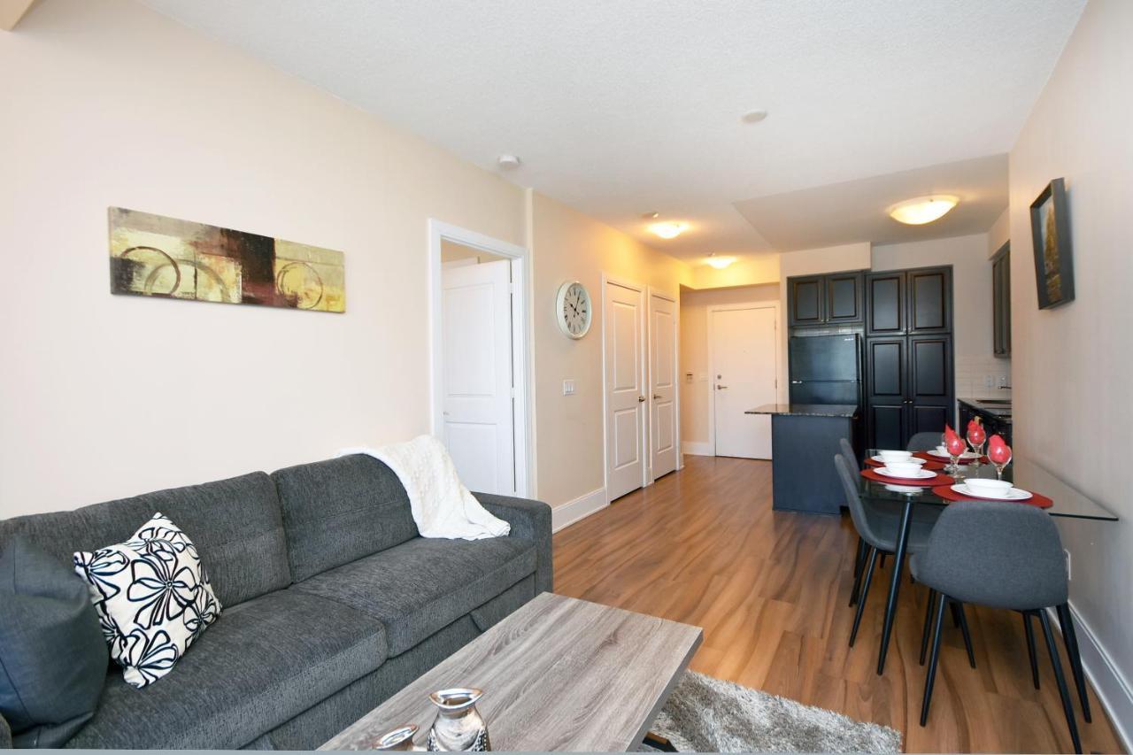 Royal Stays Furnished Apartments - Square One Мисисага Екстериор снимка