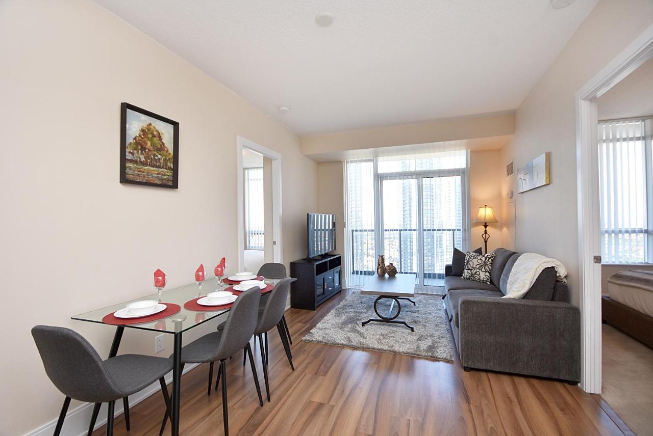 Royal Stays Furnished Apartments - Square One Мисисага Екстериор снимка