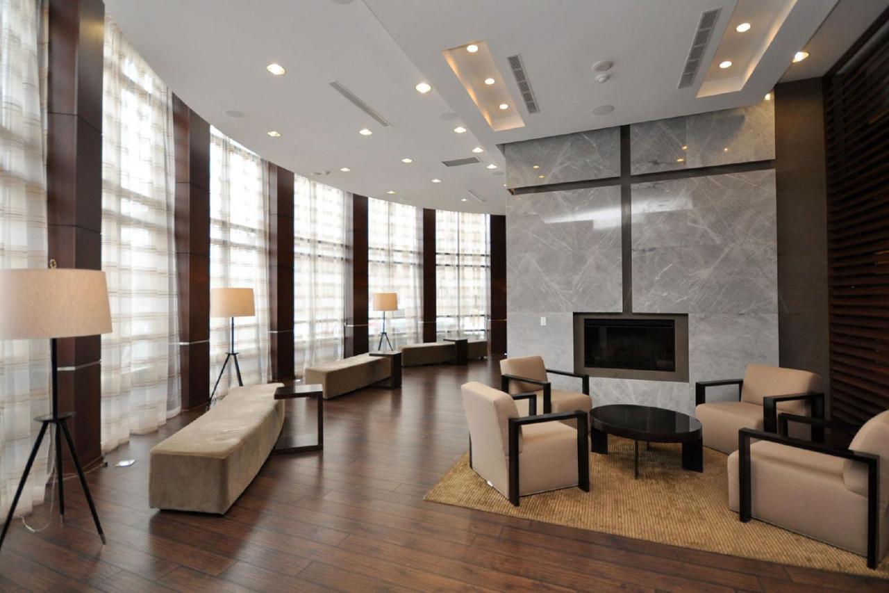Royal Stays Furnished Apartments - Square One Мисисага Екстериор снимка