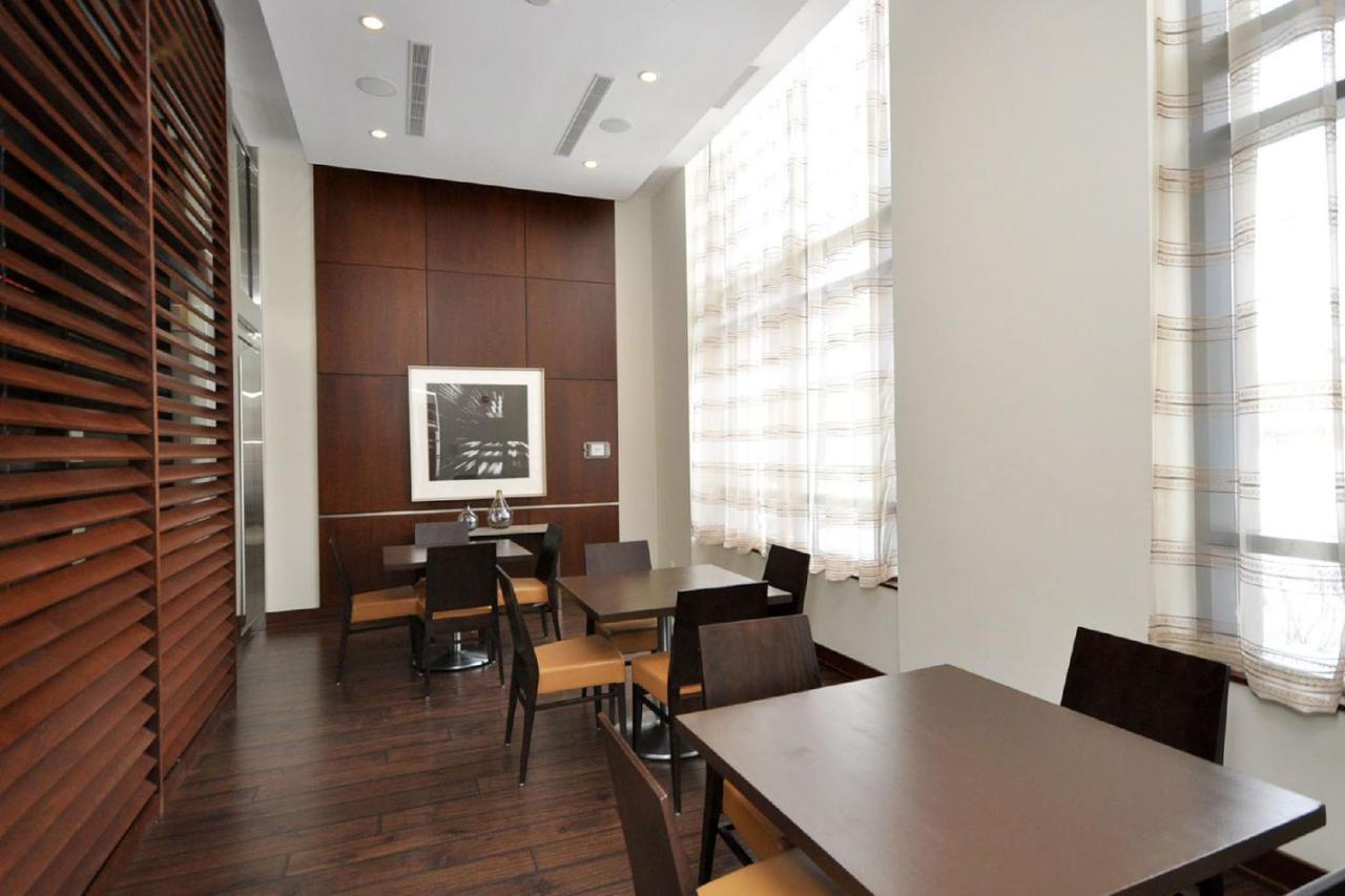 Royal Stays Furnished Apartments - Square One Мисисага Екстериор снимка