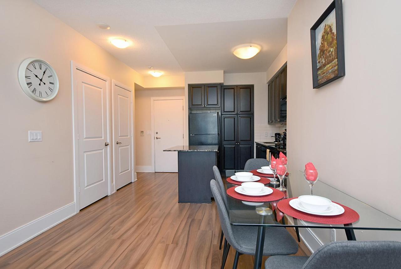 Royal Stays Furnished Apartments - Square One Мисисага Екстериор снимка